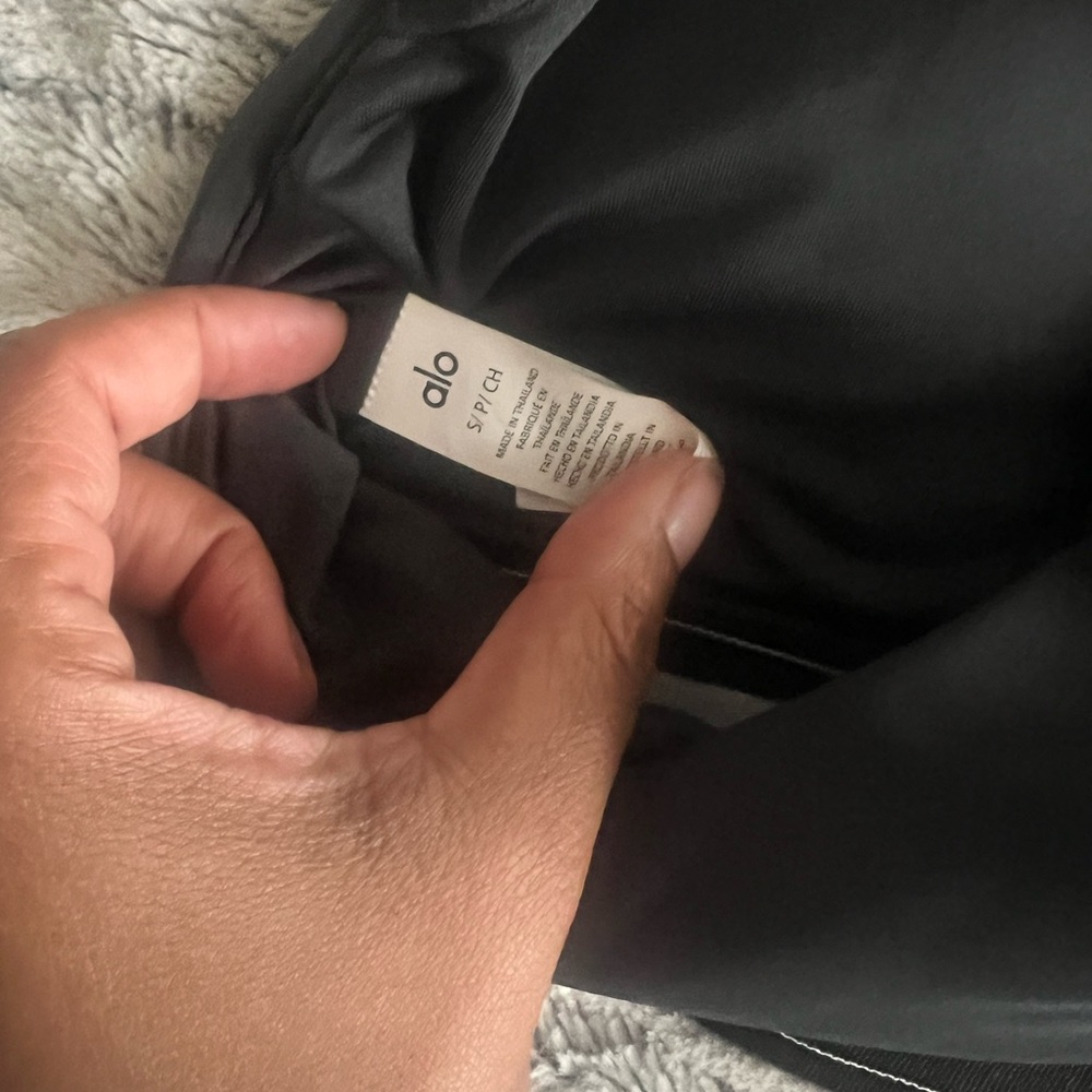 ALO Yoga Black Stretch Sports Bra with Subtle Logo - Picture 3 of 3